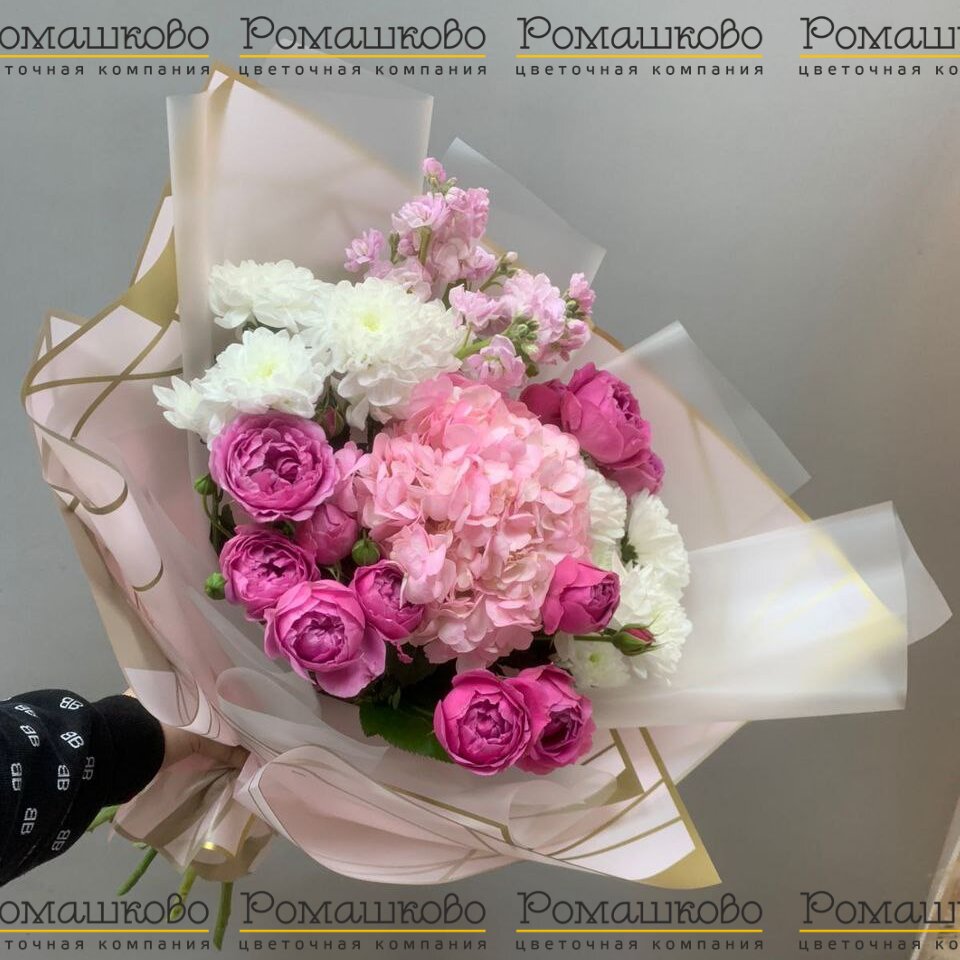 Букет из гортензий «Клубничные встречи»