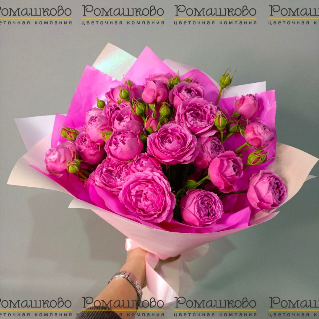 Розовая кустовая роза