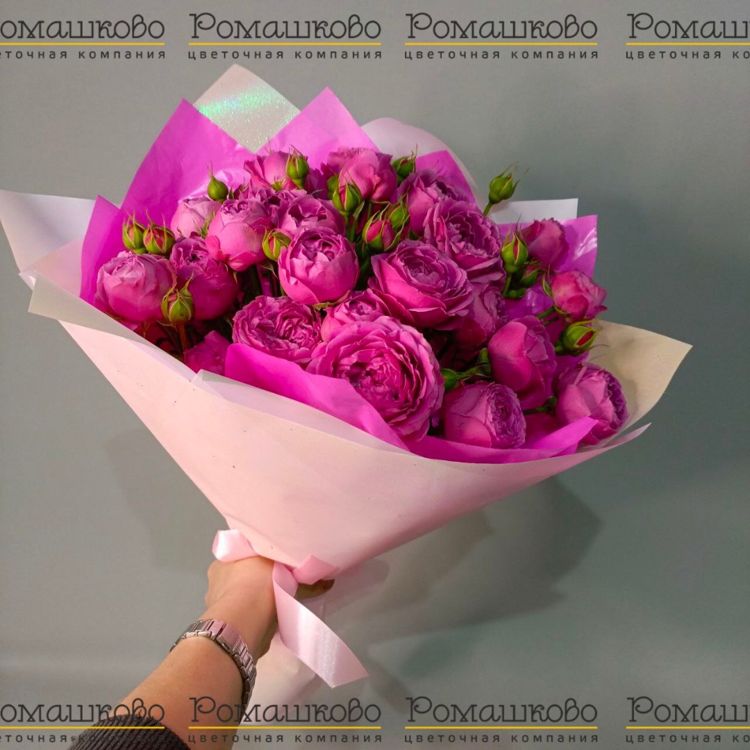 Розовая кустовая роза