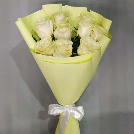Букет из 9 белых роз Мондиаль каскадный за 3 050 - «Ромашково» в Красноярске