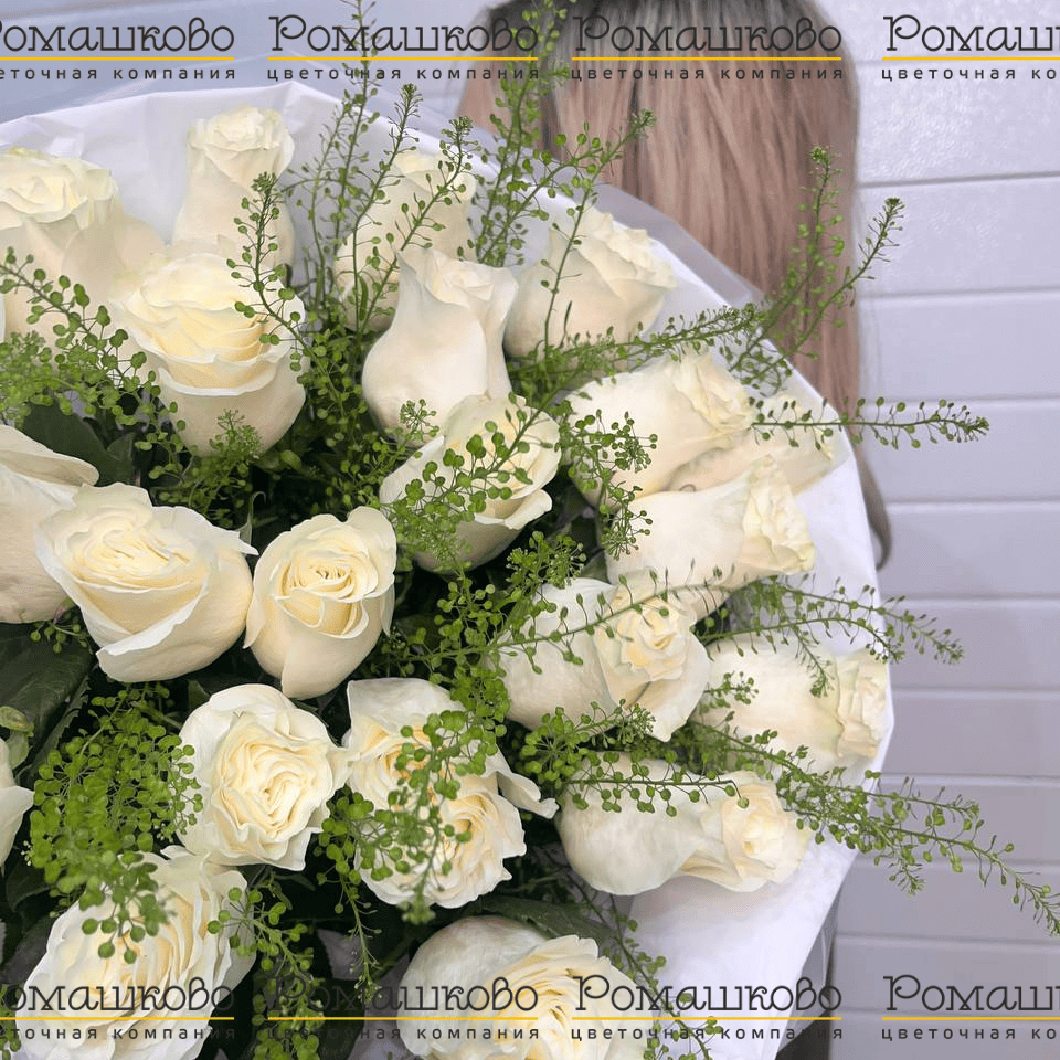 Букет из 25 белых роз 50см
