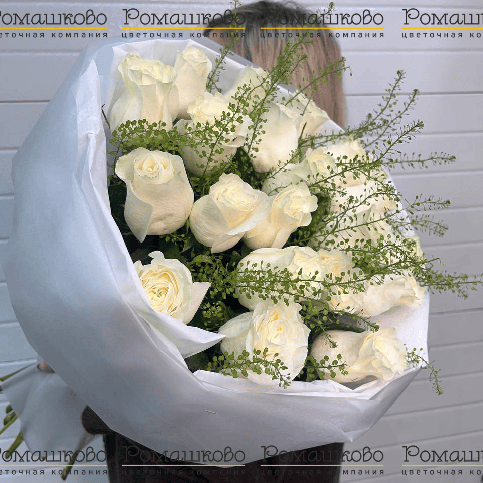 Букет из 25 белых роз 50см