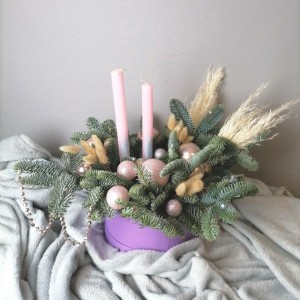 Превью Новогодняя композиция с розовыми свечами