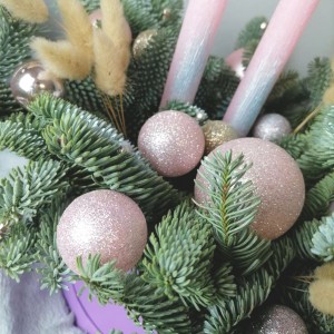 Превью Новогодняя композиция с розовыми свечами