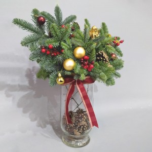 Превью Новогодняя композиция с шишками