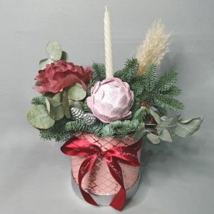 Превью Новогодняя композиция с розовыми цветами