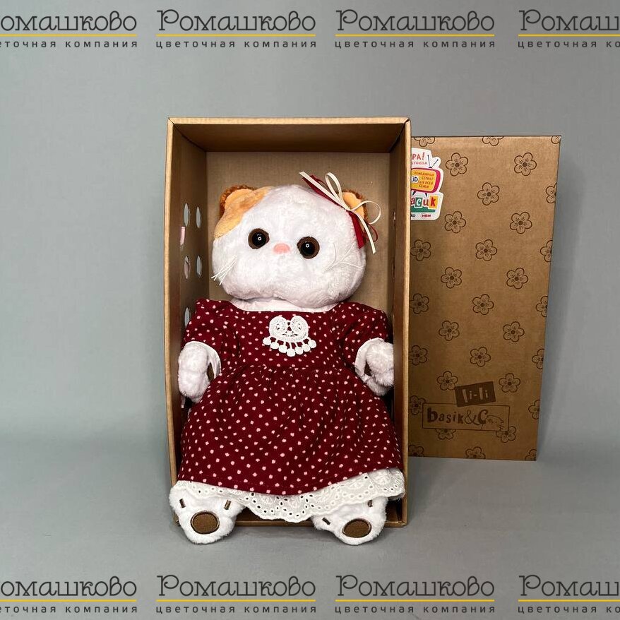 Лили  в бордовом платье