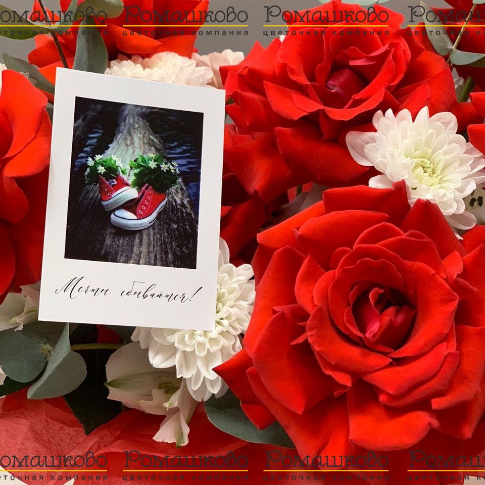 Шляпная коробка с розами «Королевский рубин»