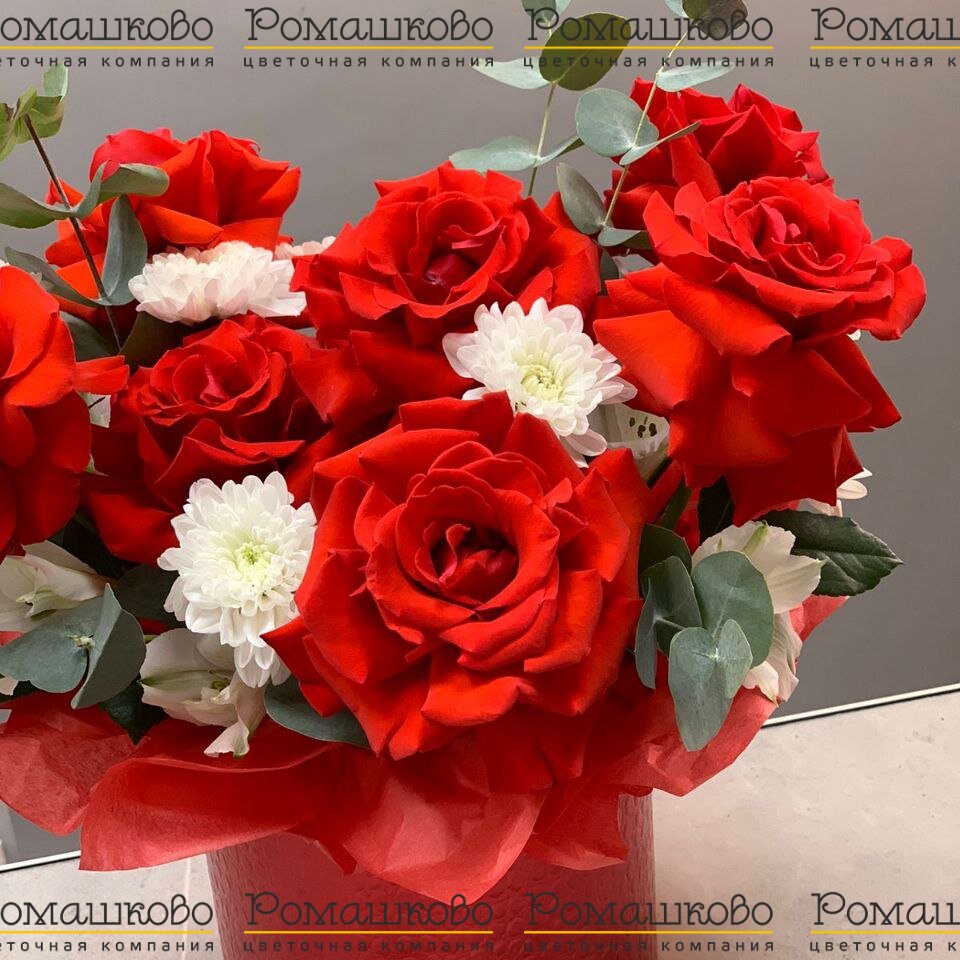 Шляпная коробка с розами «Королевский рубин»