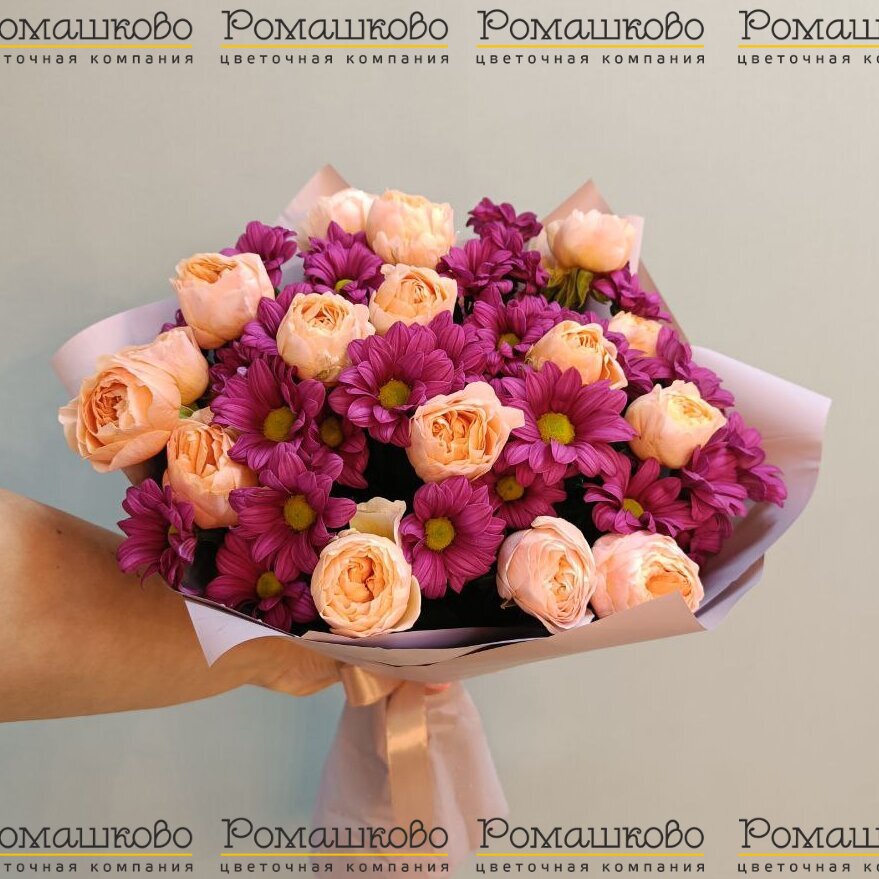 Букет из хризантем «Среди ярких дней»