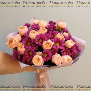 Превью Букет из хризантем «Среди ярких дней»