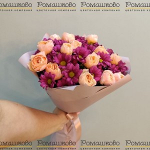 Превью Букет из хризантем «Среди ярких дней»