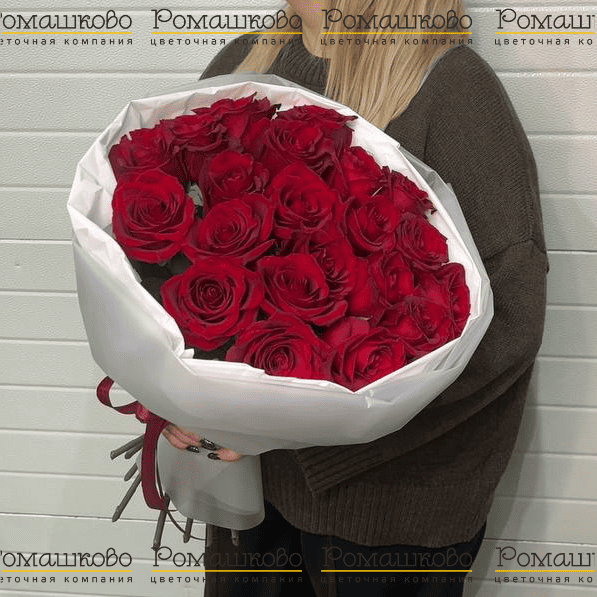 Букет из 19 красных роз Эксплорер