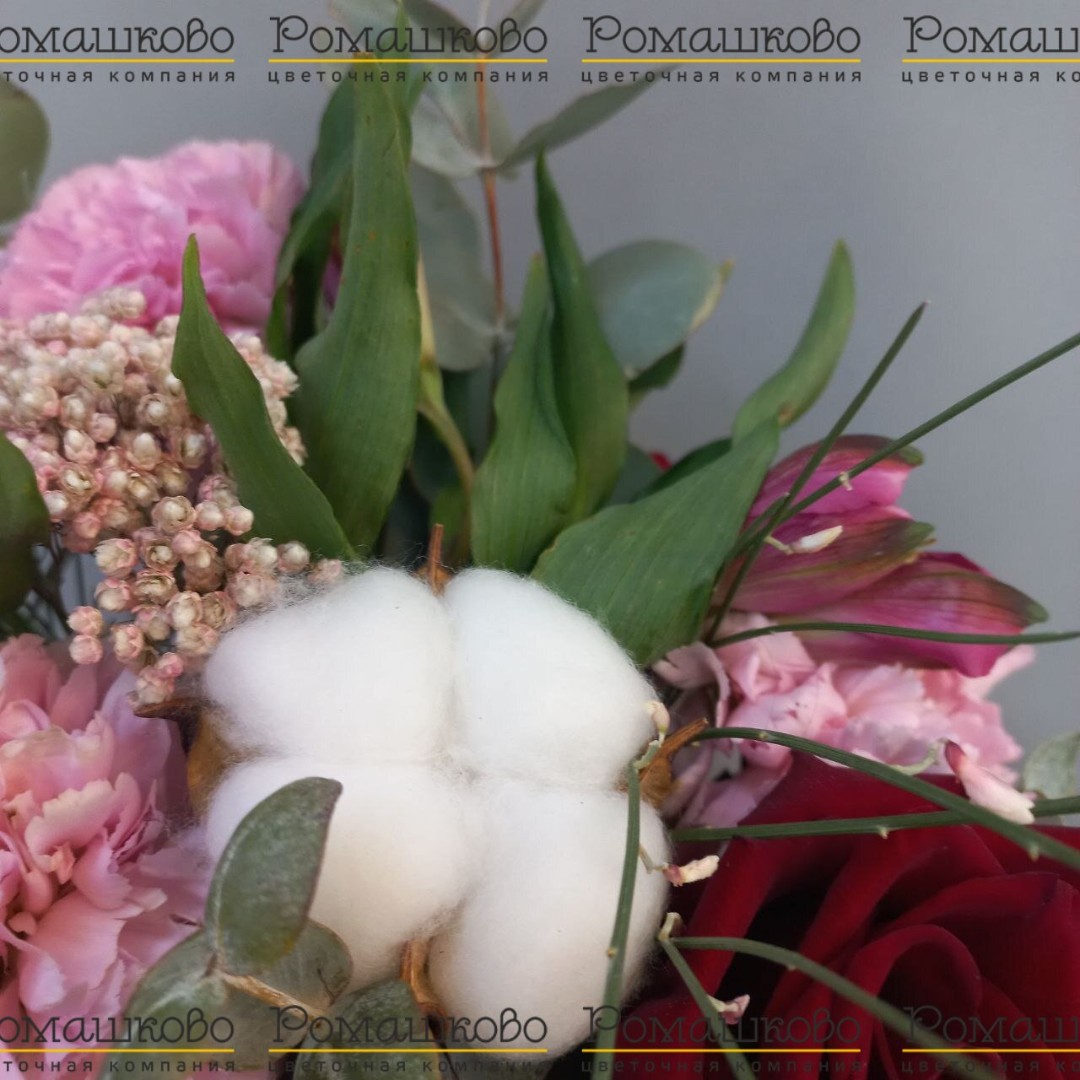 Шляпная коробка цветов с цветами «Реверанс»