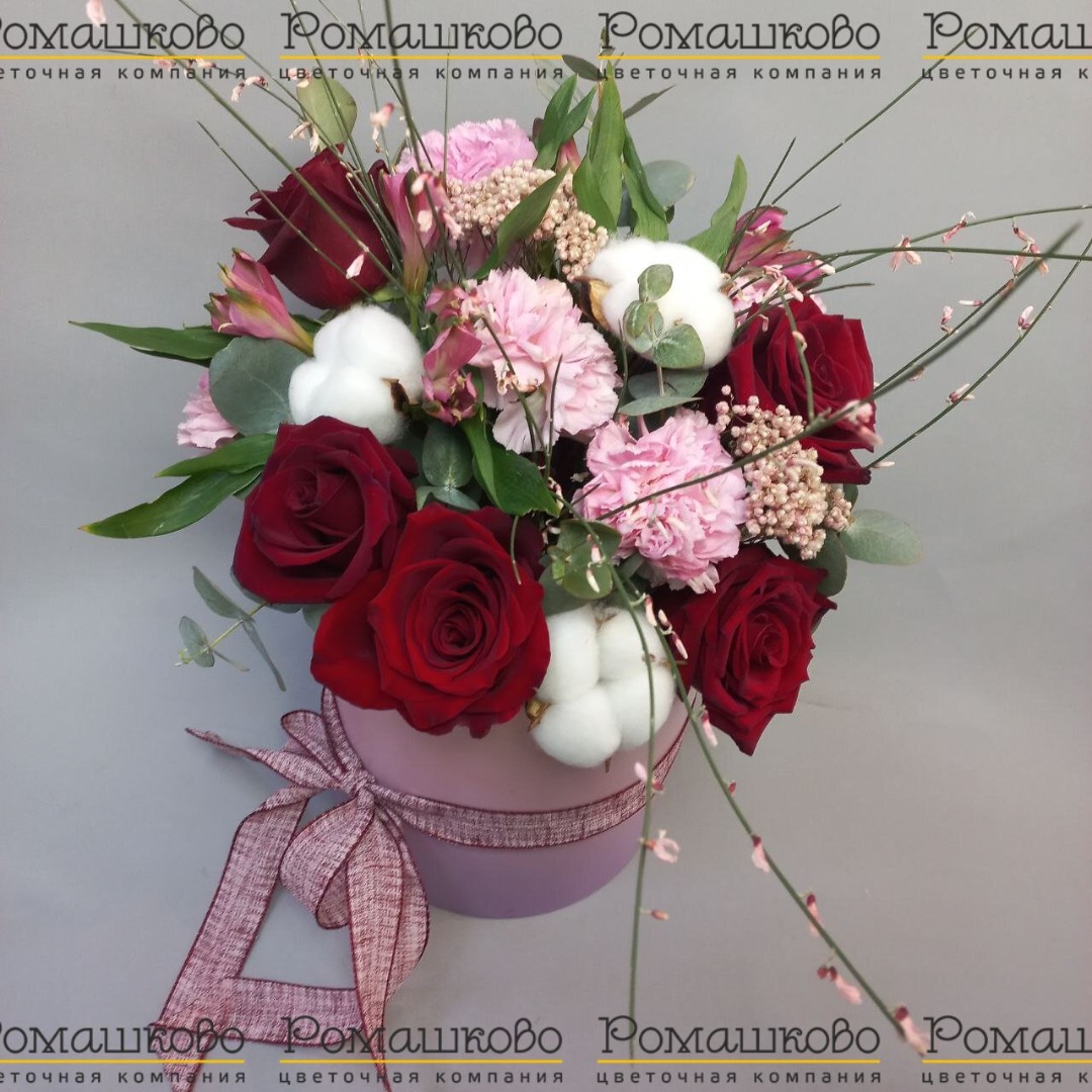 Шляпная коробка цветов с цветами «Реверанс»