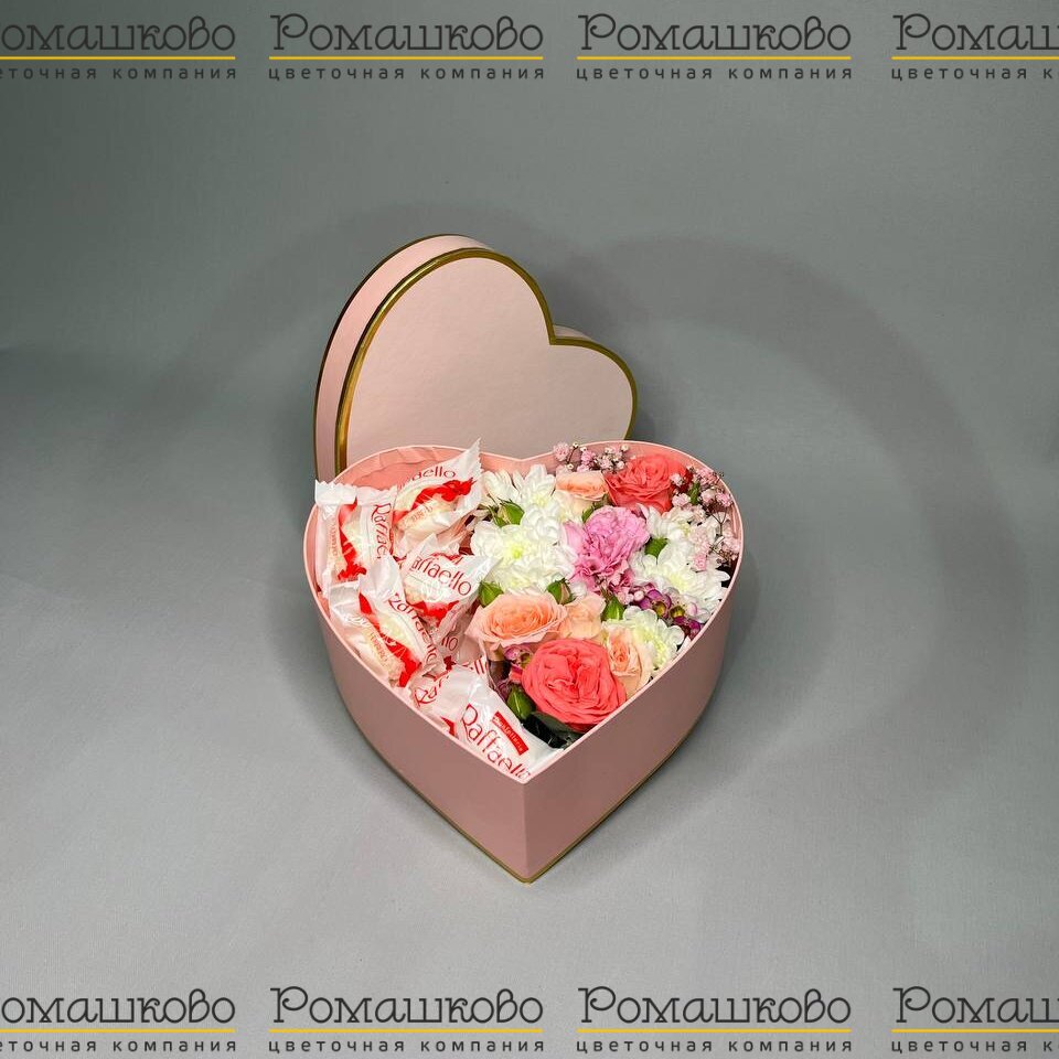 Шляпная коробка цветов «Струны любви»