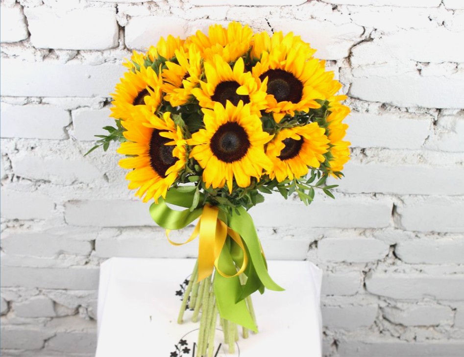 Букет из 15 подсолнухов «Симфония»