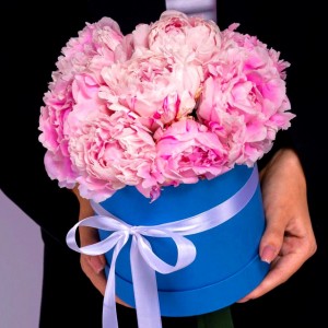 Превью Букет из 11 Пионов Сара Бернар в коробке «Эстетика»