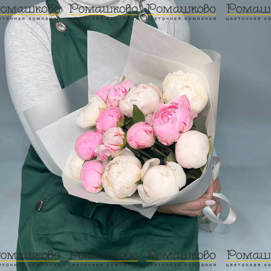 Букет из 15 Бело-Розовых Пионов «Романтическое сочетание»