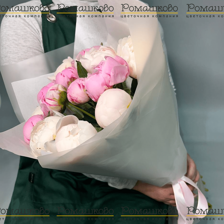 Букет из 15 Бело-Розовых Пионов «Романтическое сочетание»