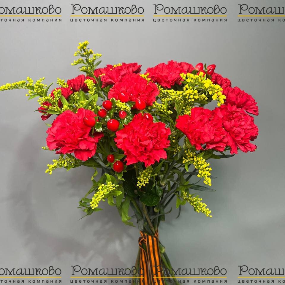 Букет из гвоздик «Искрящийся кармин»