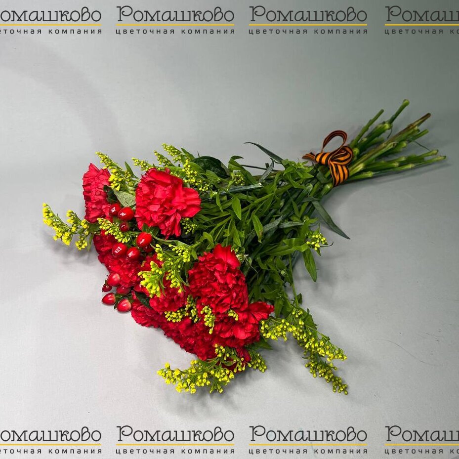 Букет из гвоздик «Искрящийся кармин»