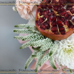 Превью Шляпная коробка с цветами «Гранатовая феерия»