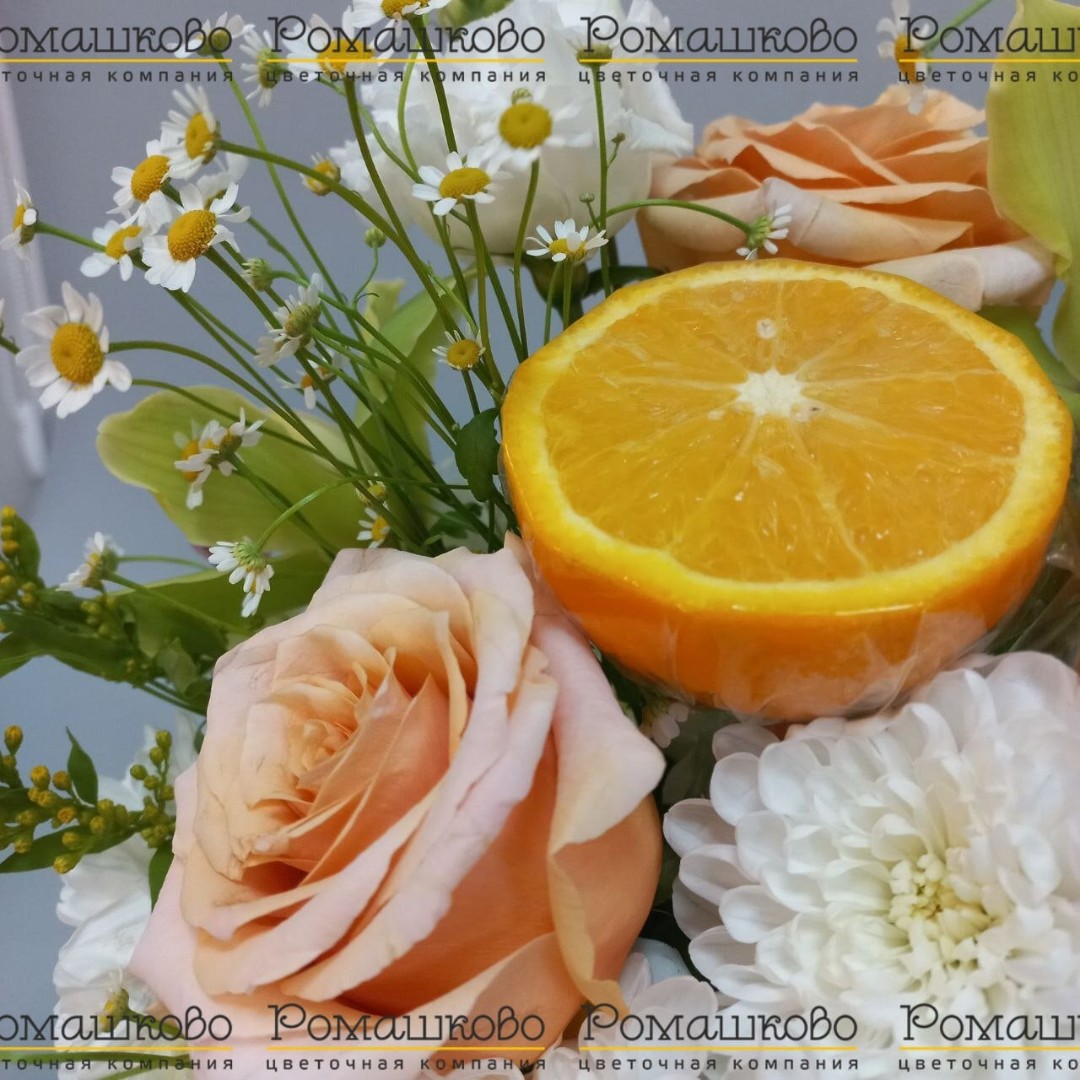 Шляпная коробка с цветами «Лимонная симфония»