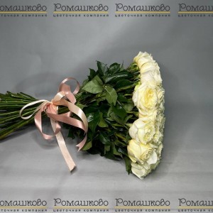 Превью Букет из 51 пионовидной розы (70 см)