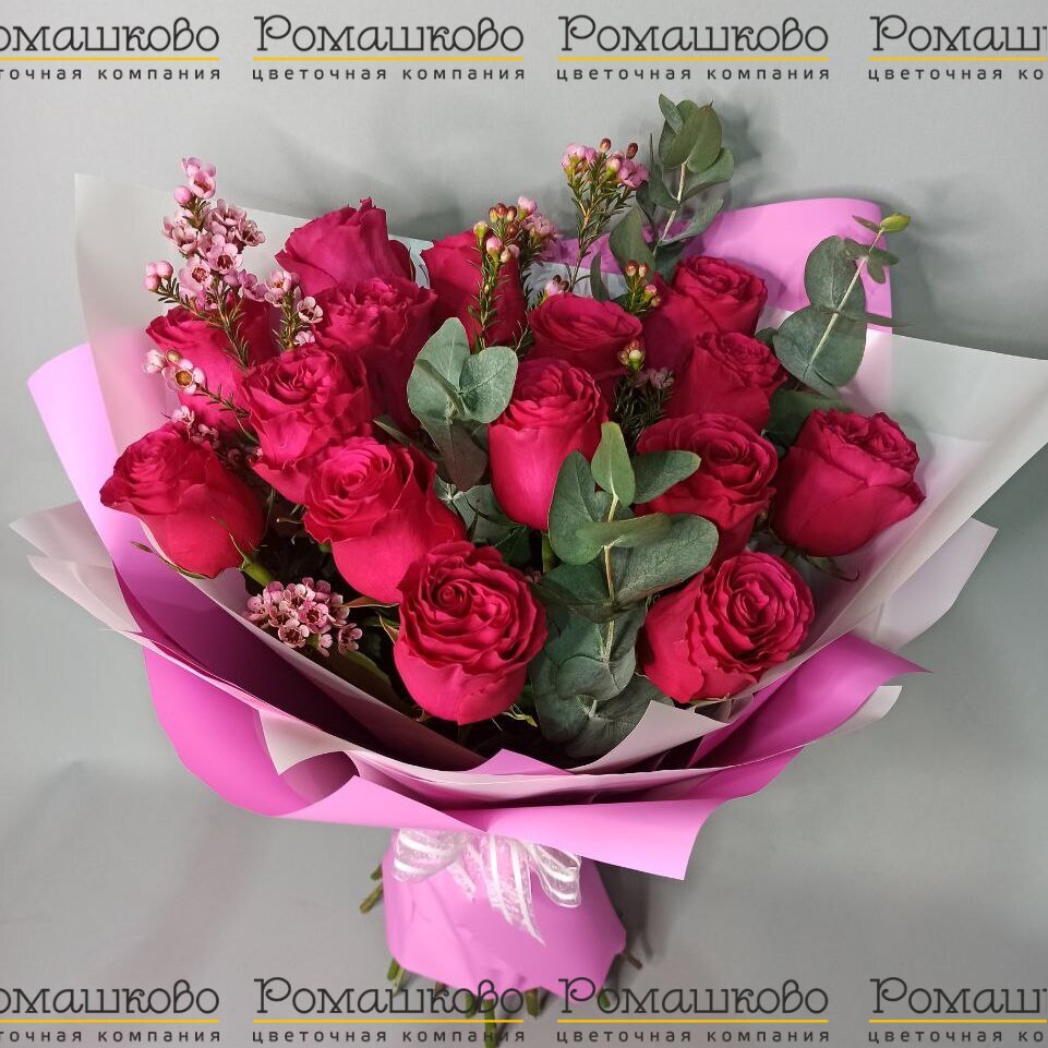 Букет из 17 малиновых роз