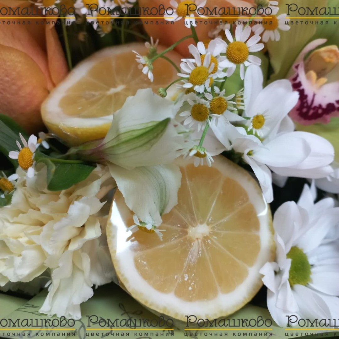 Букет из орхидей «Свежий запах луга»