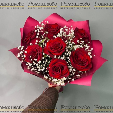 Букет из 7 красных роз с гипсофилой (50см) за 2 620 - «Ромашково» в Красноярске