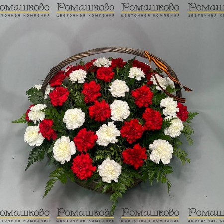 Корзина с цветами «Победный букет» за 14 890 - «Ромашково» в Красноярске