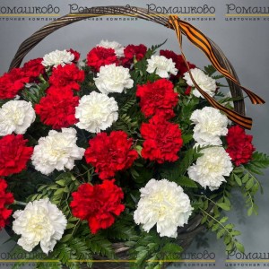 Превью Корзина с цветами «Победный букет»