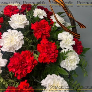 Превью Корзина с цветами «Победный букет»