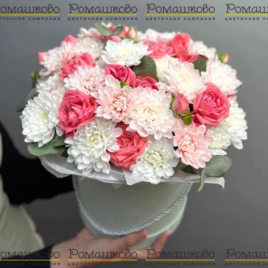 Шляпная коробка с цветами «Чарующая гармония»