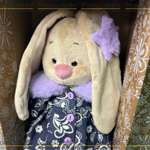 Превью Зайка Ми в пальто с сиреневым воротником