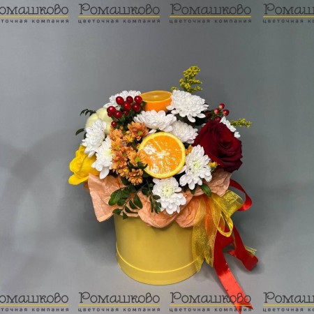 Коробочка с цветами «Цветочно-фруктовый комплимент» за 4 160 - «Ромашково» в Красноярске