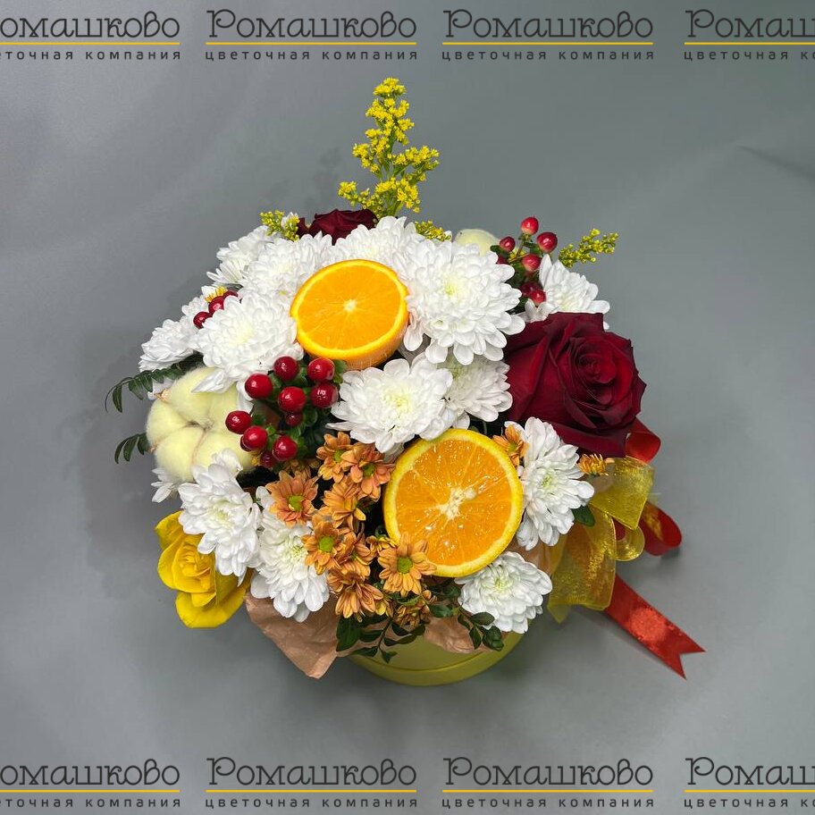 Шляпная коробка с цветами «Цветочно-фруктовый комплимент»