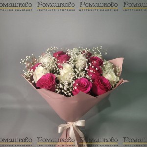 Превью Букет из 25 розовых и белых роз 50см