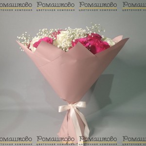 Превью Букет из 25 розовых и белых роз 50см