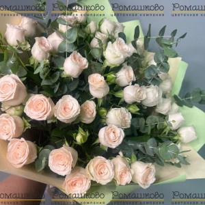 Превью Букет из кустовых роз «Светлая элегия»