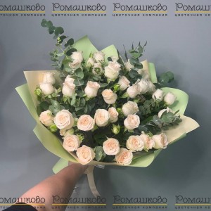 Превью Букет из кустовых роз «Светлая элегия»