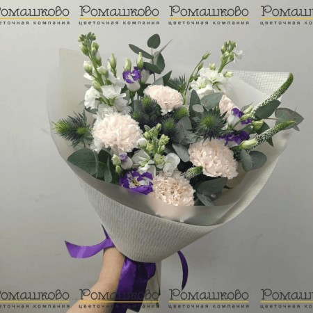 Смешанный букет с гвоздиками