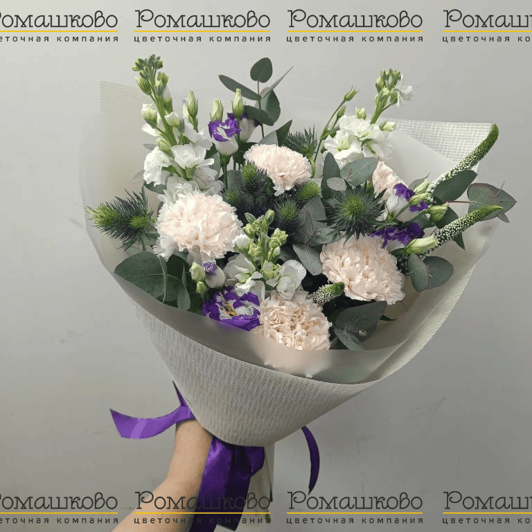 Смешанный букет с гвоздиками
