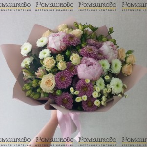 Превью Букет из пионов «В объятиях»