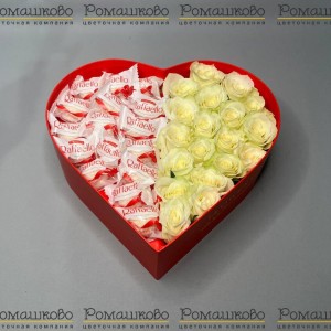 Превью Шляпная коробка с цветами и конфетами «Любовь в коробке»