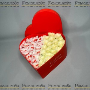 Превью Шляпная коробка с цветами и конфетами «Любовь в коробке»