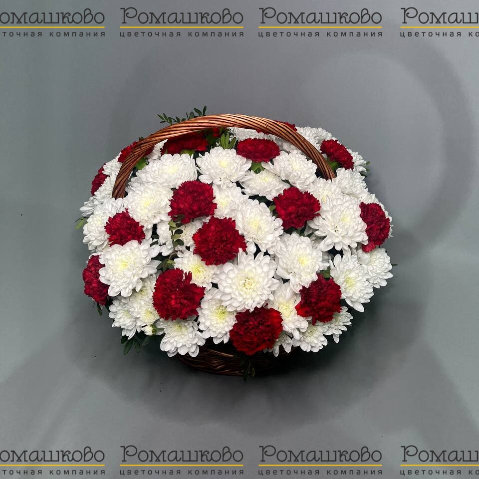 Корзина с цветами «Алые мгновения»