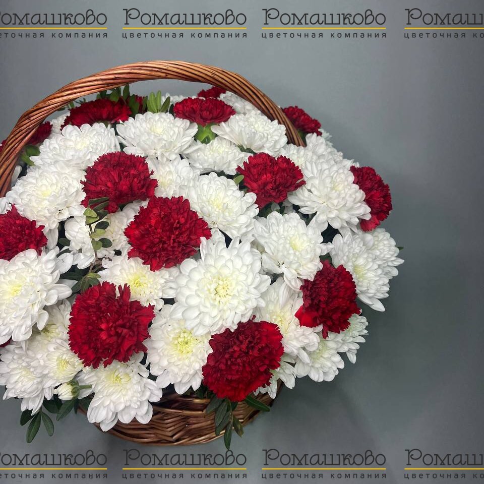 Корзина с цветами «Алые мгновения»